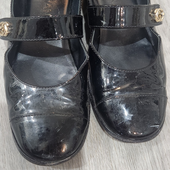 CHANEL Black Patent Leather Flats - Picture 2 of 3